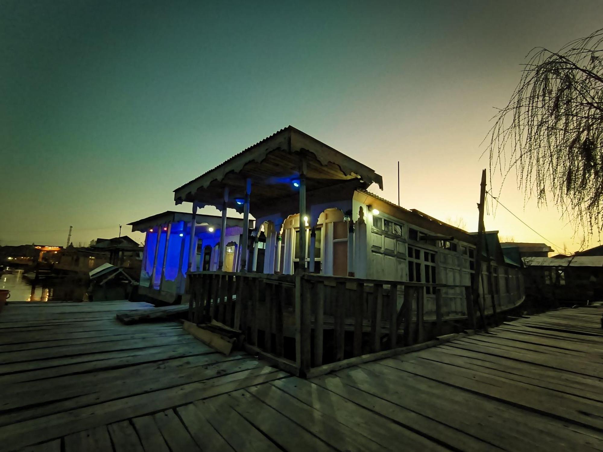 Botel Houseboat Shora Palace Group Of Houseboats