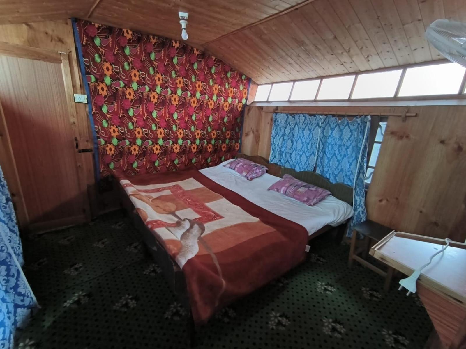 Botel Houseboat Shora Palace Group Of Houseboats