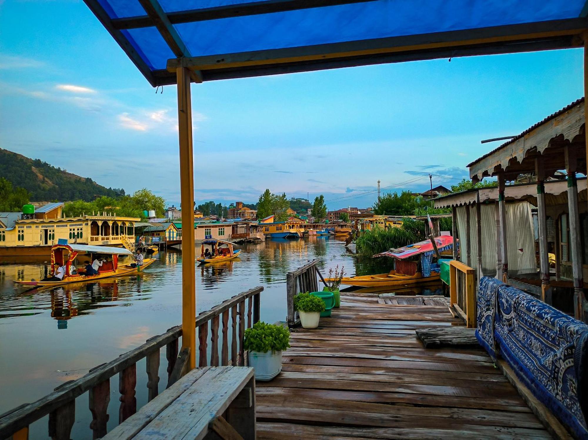 Botel Houseboat Shora Palace Group Of Houseboats
